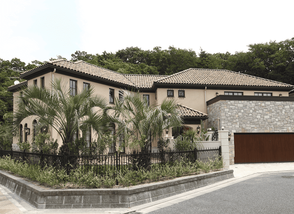 海外の建築様式を取り入れたエレガントな別荘-1