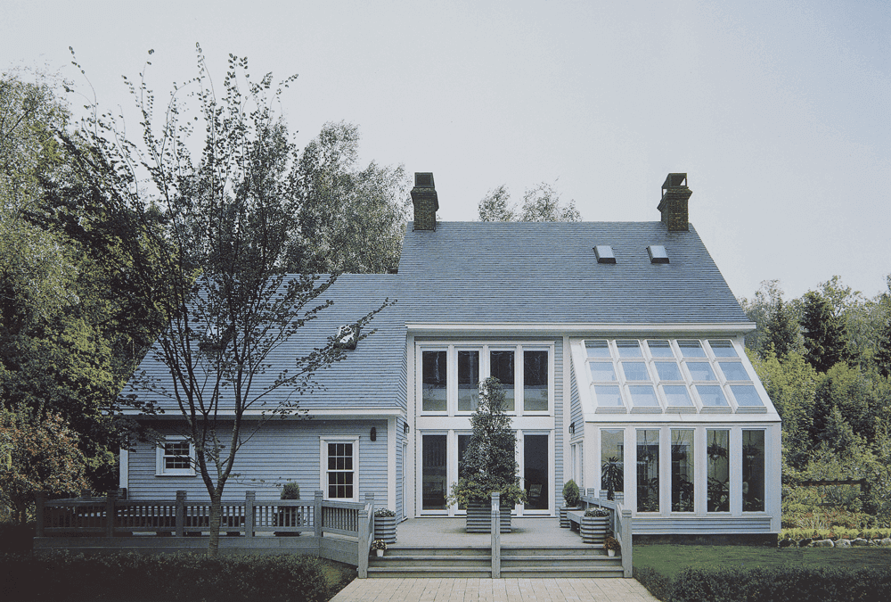 特徴的な淡いブルーの外壁が上品な別荘-2