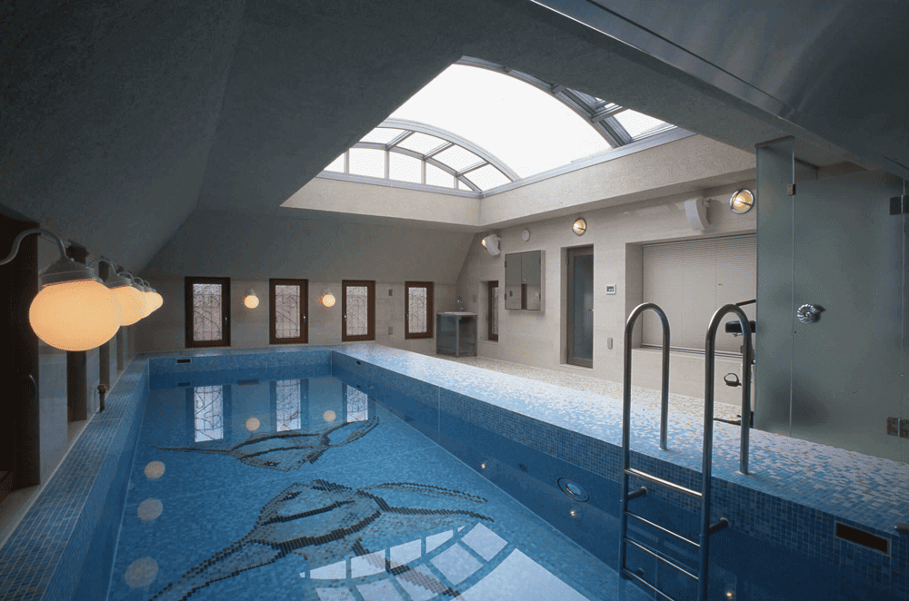 リゾートホテルのようなプールがある邸宅-1