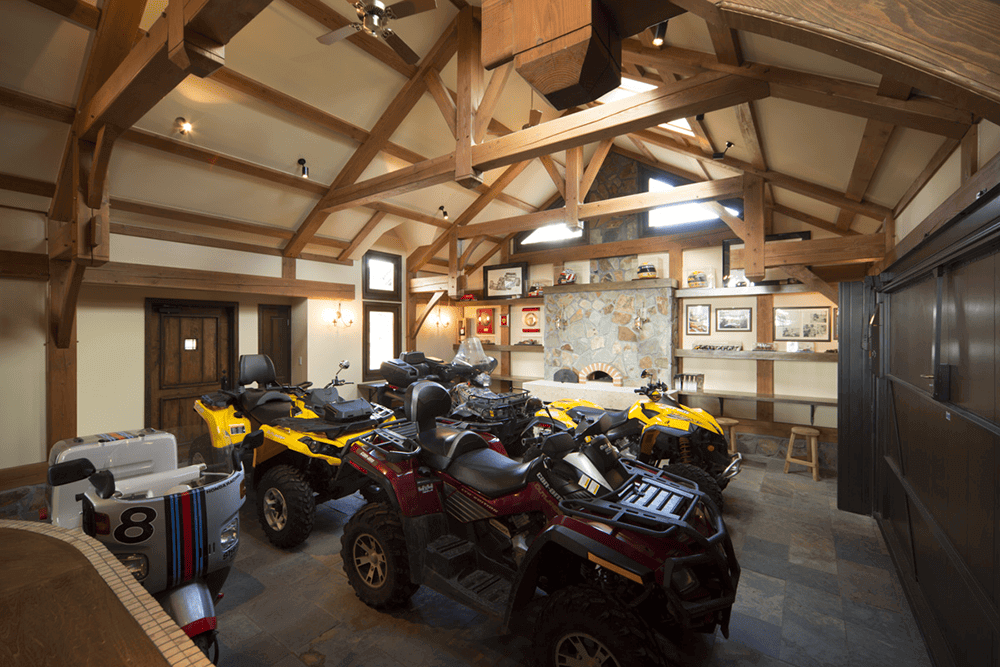 天然石と木の温もりが調和する、大人のガレージ空間-2