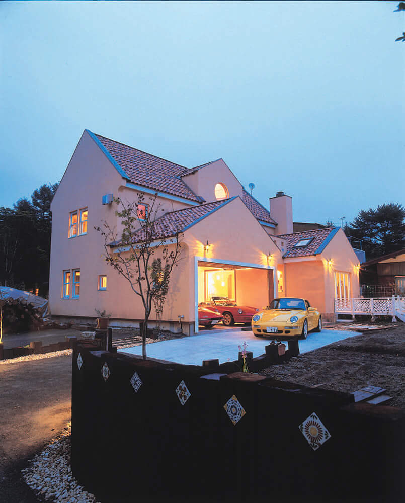 柔らかな光とアーチが彩る南欧プロヴァンス風ガレージハウス-2