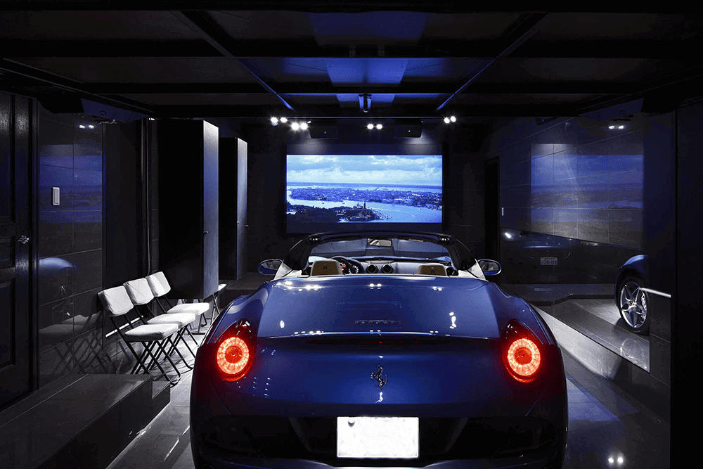 愛車と映画に没頭する、大迫力の音響を備えたガレージ-1