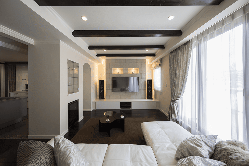 モダンと欧州が融合した、洗練されたモノトーンの邸宅-2