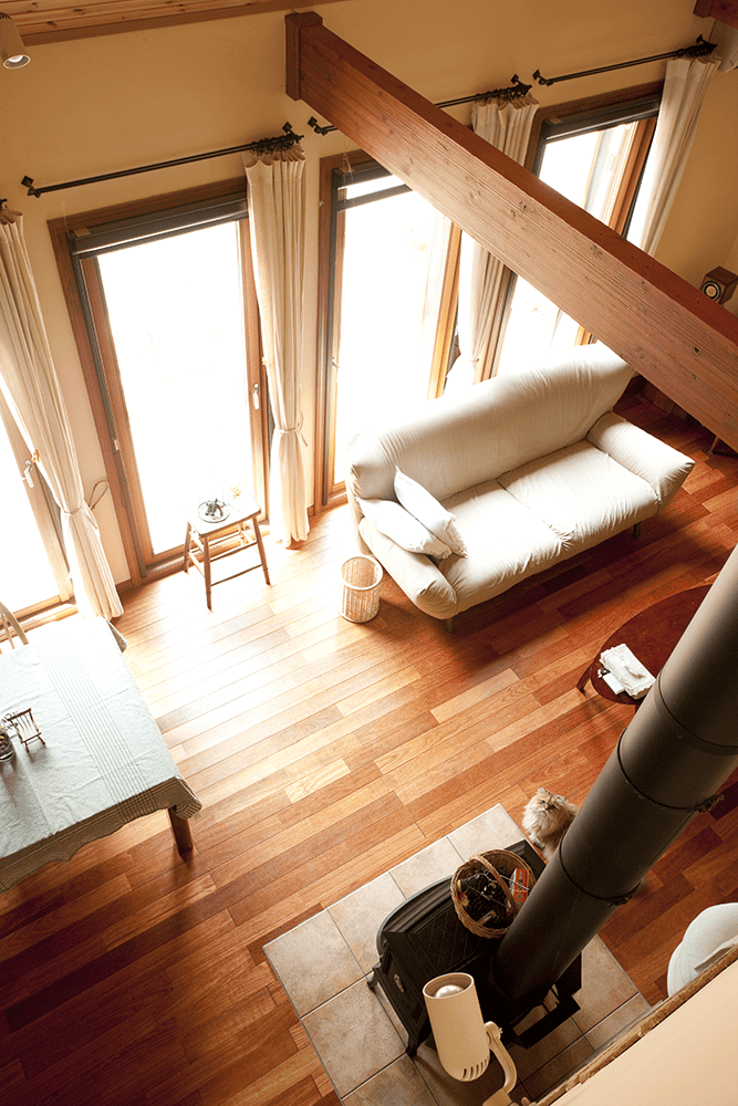煙突が似合う、やさしい南欧の住まい-2